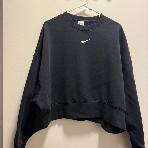 Nike Tops - Nike Oversized Cropped Sweatshirt Women's Medium Crewneck Pullover Streetwear